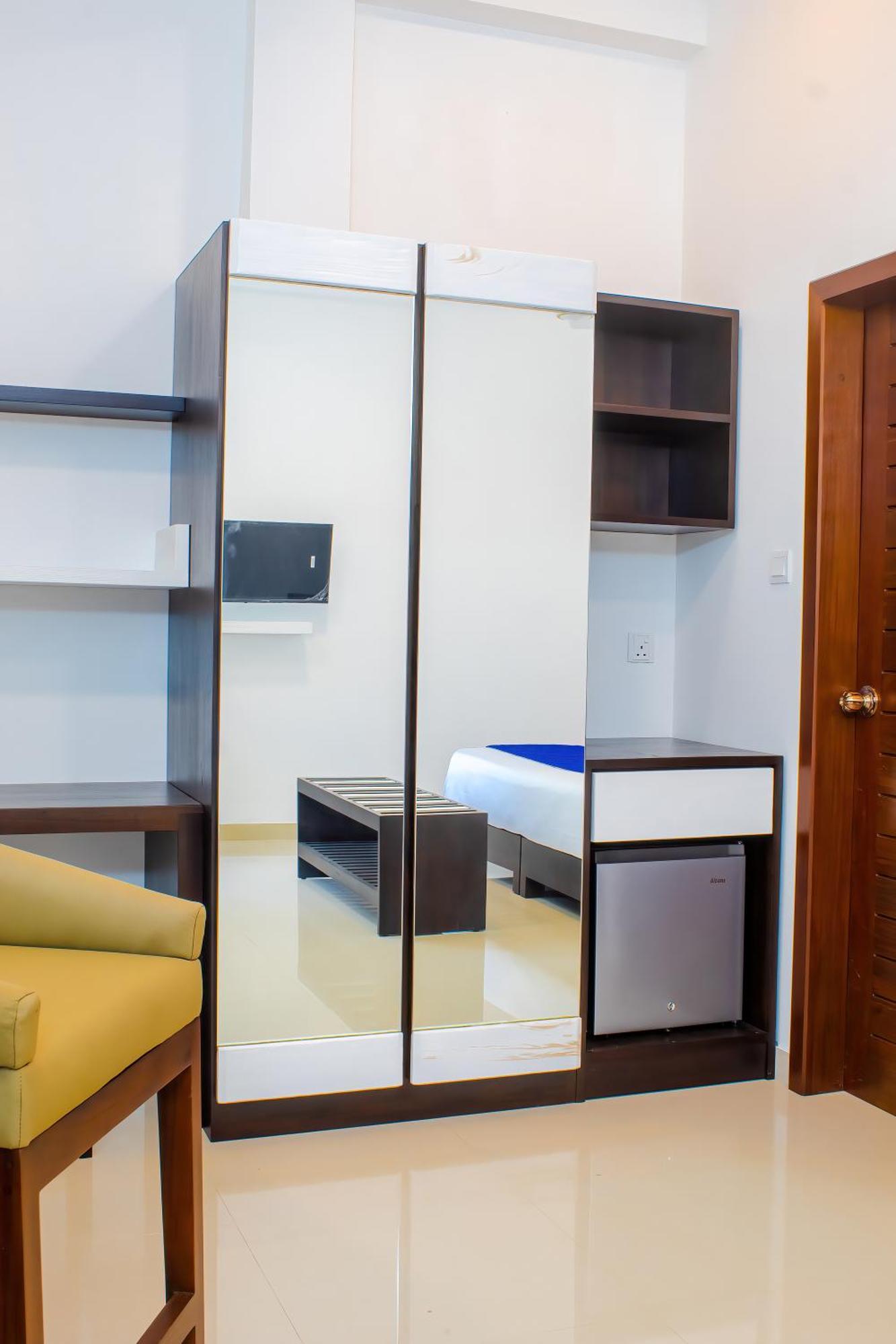 Ceylanro Transit Villa Negombo Exteriör bild