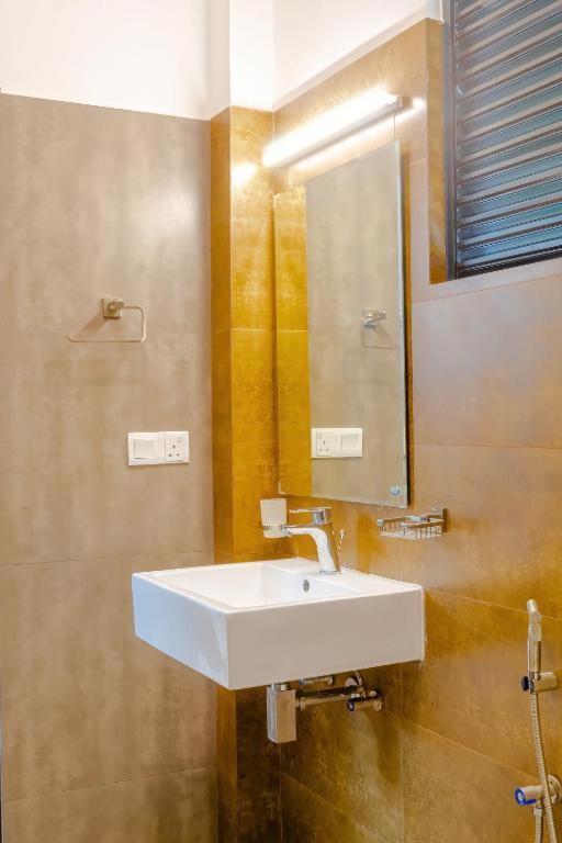 Ceylanro Transit Villa Negombo Exteriör bild